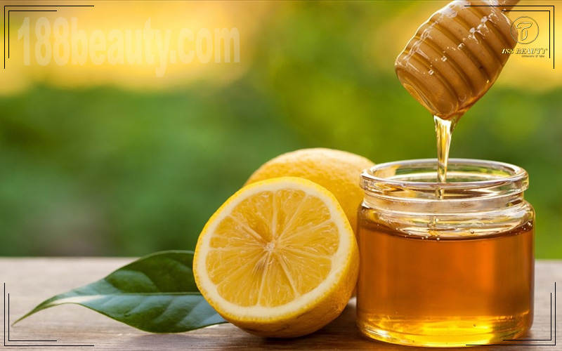 Nước mật ong và chanh giúp hỗ trợ điều trị mụn hiệu quả